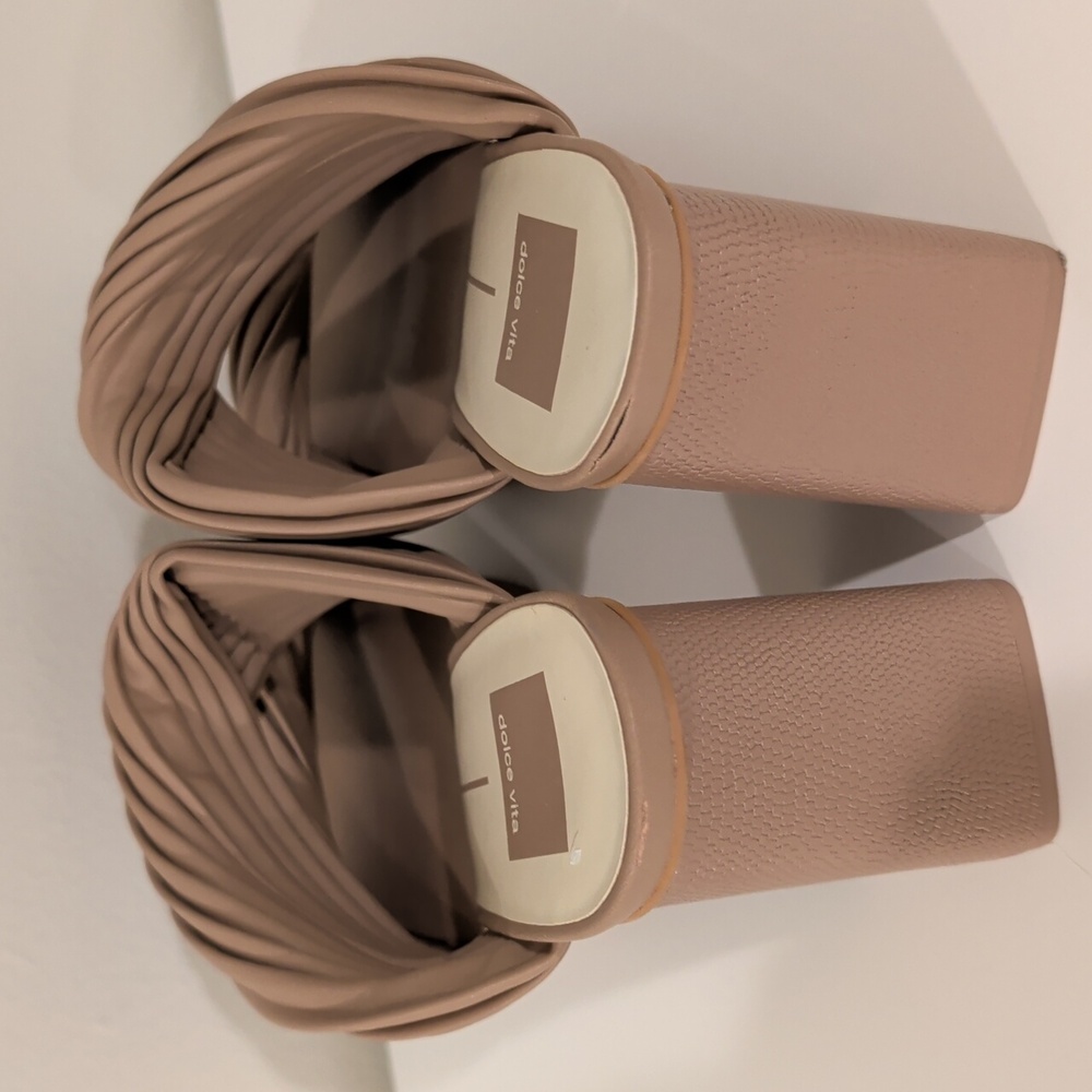 Dolce Vita Pilton Twisted Straps Heeled Cameo Sandals - Picture 4 of 13